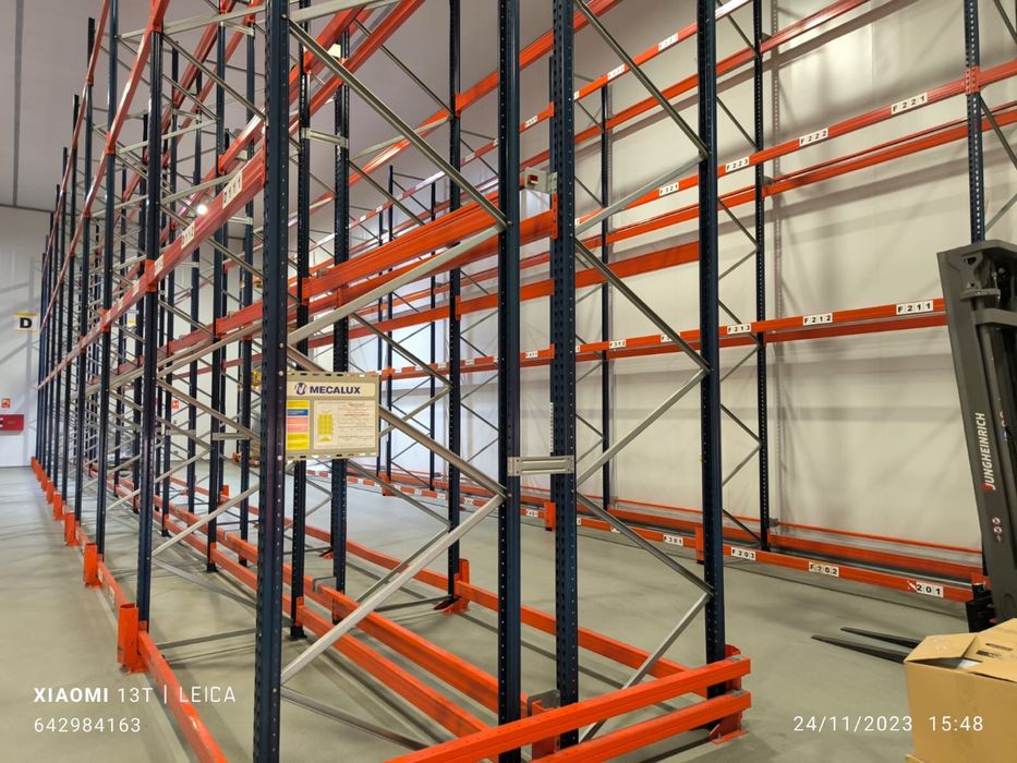 Rafturi metalice in stoc mai multe detali sunati