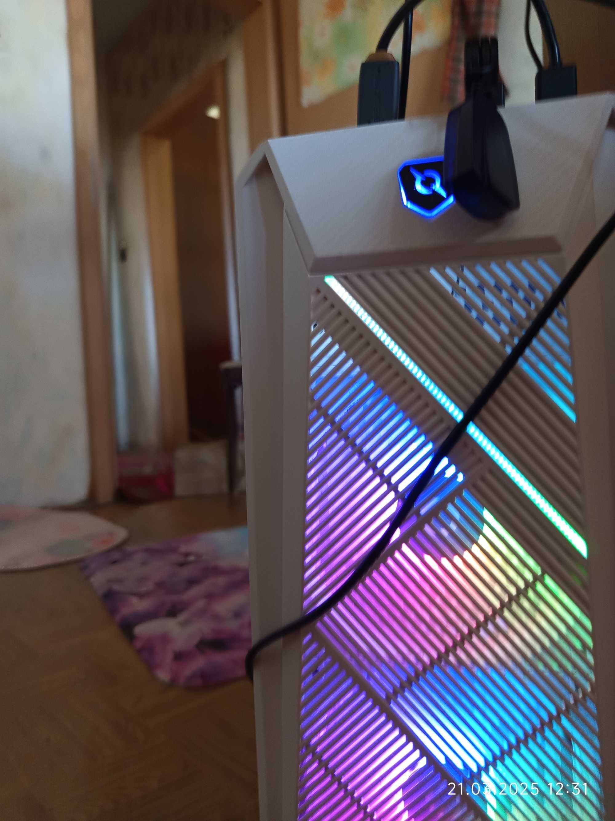 Настолен компютър AMD Ryzen 5 4500 до 4.1 Ghz с RGB кутия за игри