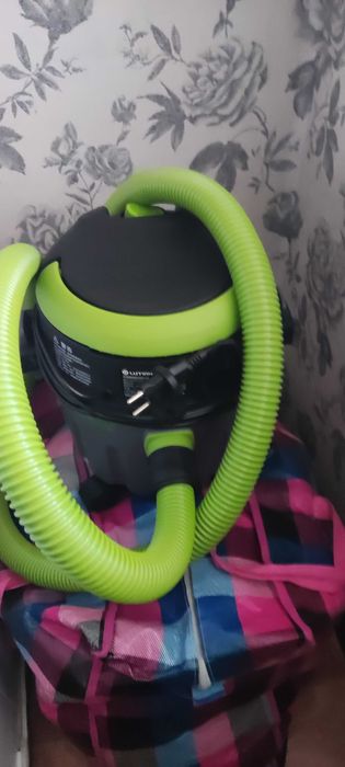 Пылесос почти новый
