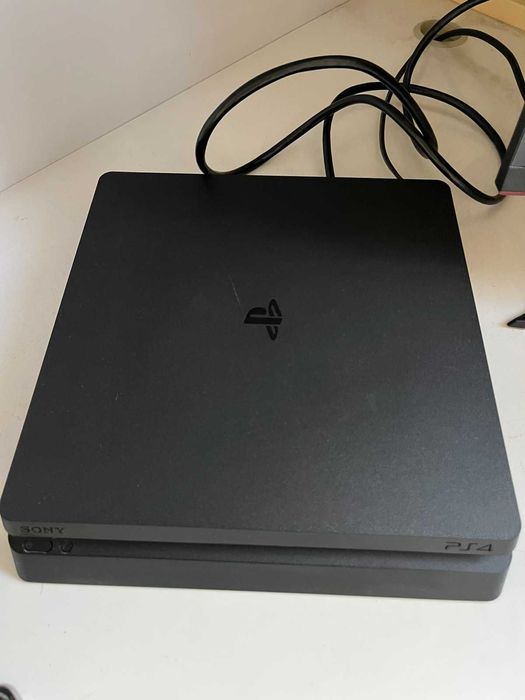 Playstation 4 +  два джойстика/ 13 игри