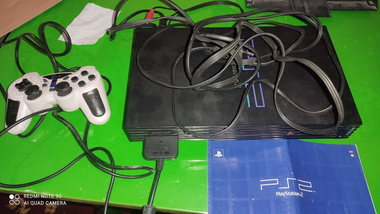 Продам Playstation 2 сотилади