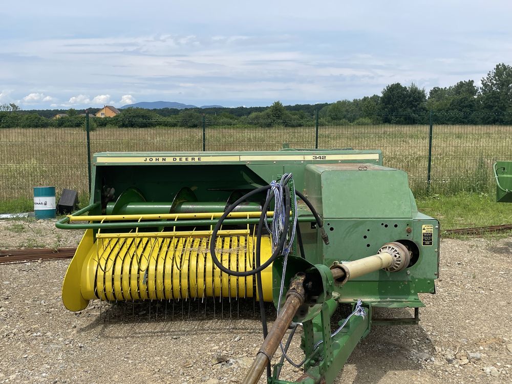 Presa de balotat/balotiera John Deere 342