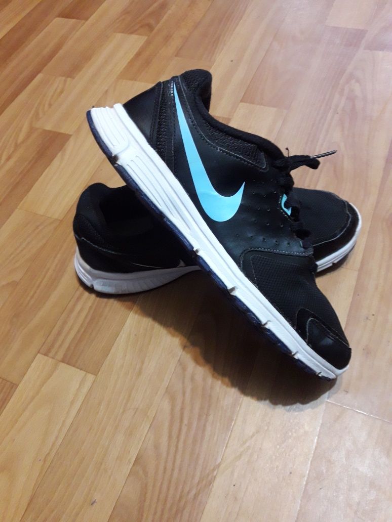 Оригинални маратонки Nike