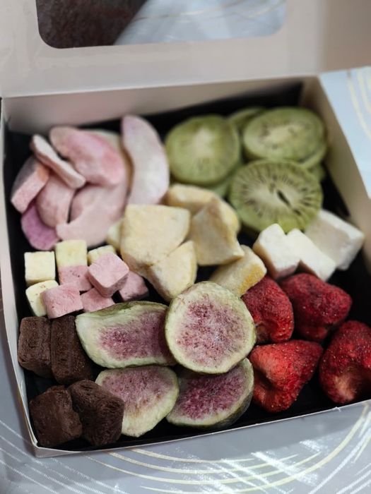 Сублимированное фрукты и мороженое