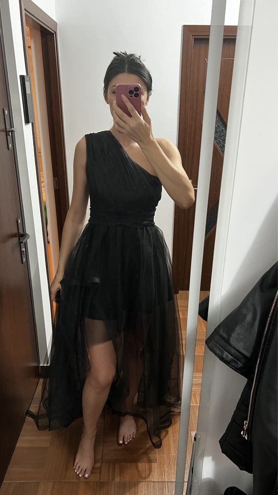 Rochie de seara neagra din tulle