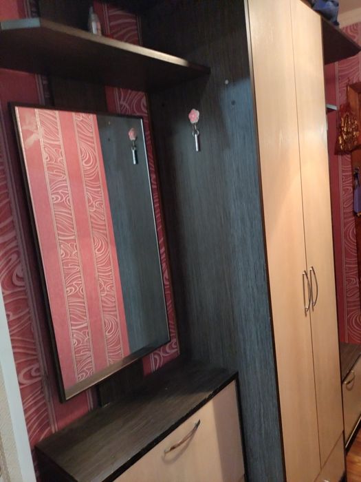 Продам прихожую .