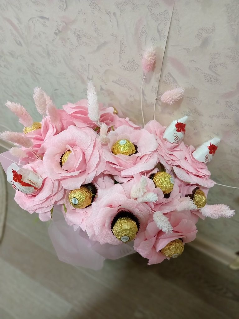 Конфетный букет из розочек