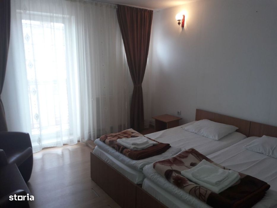 Pensiune la Moldova Noua pe Clisura Dunarii 14 camere, teren 1700 mp!