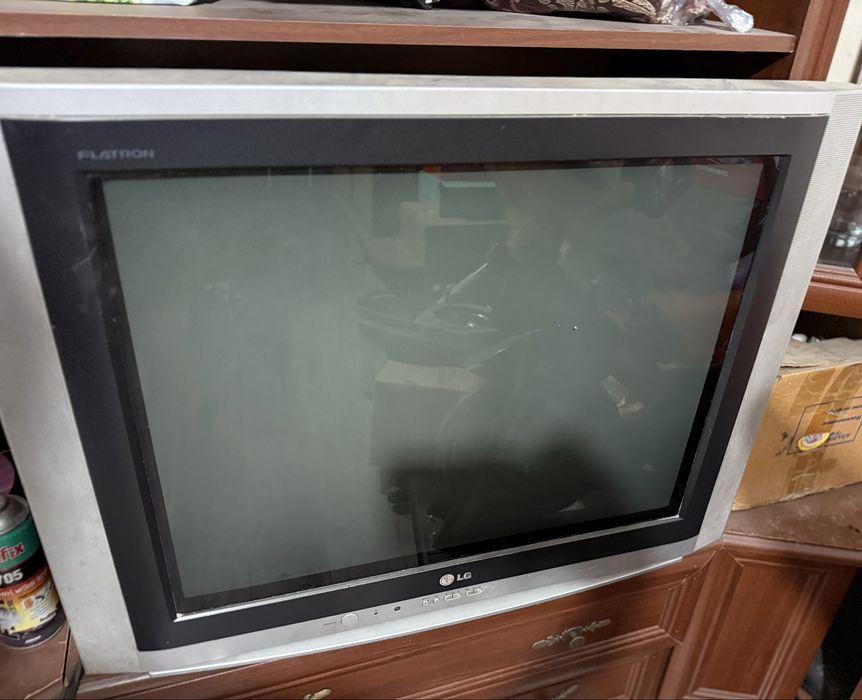 Продам телевизор большой