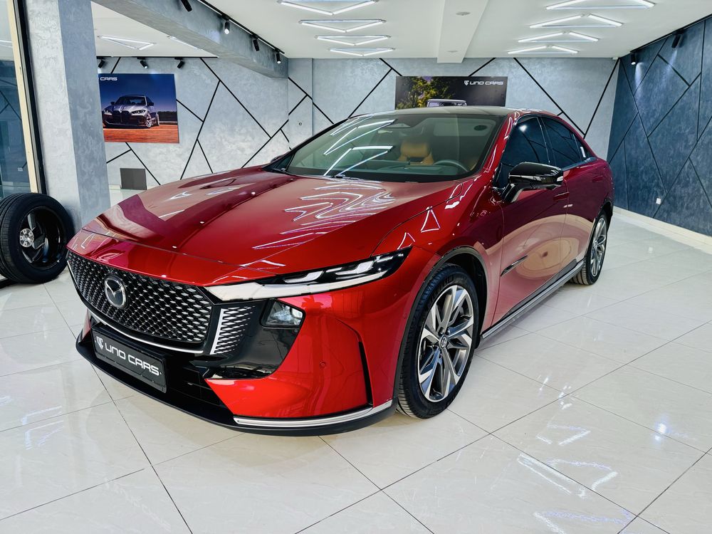 Продается почти новый Mazda EZ6.