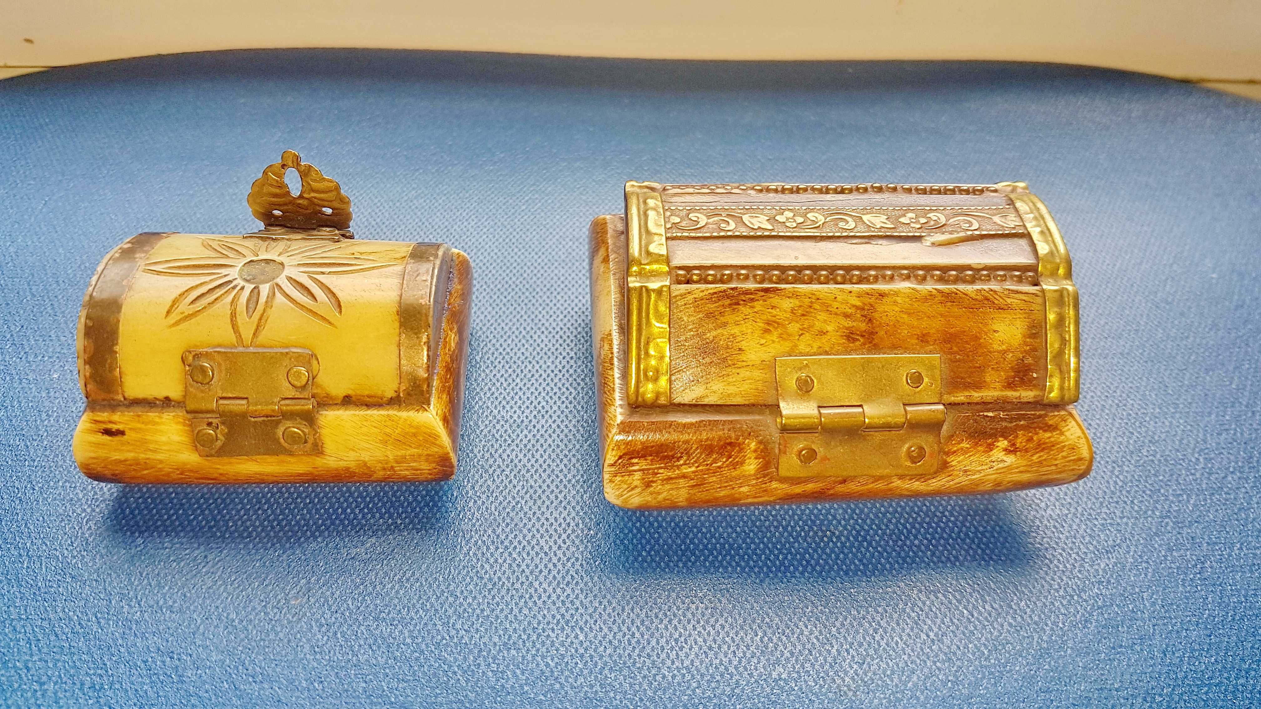 384-2 Casete mici bijuterii vechi manual executate din os masiv/ alama