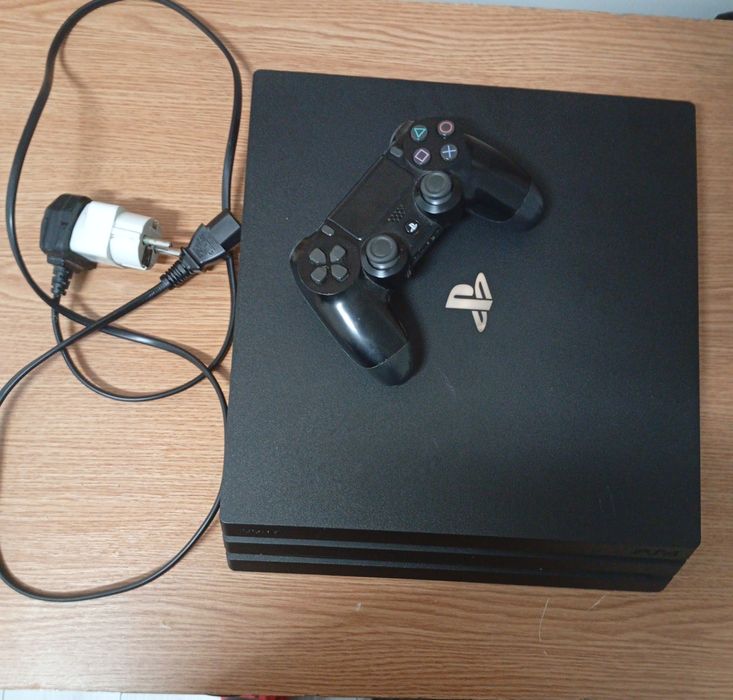 Vând PlayStation 4   1TB