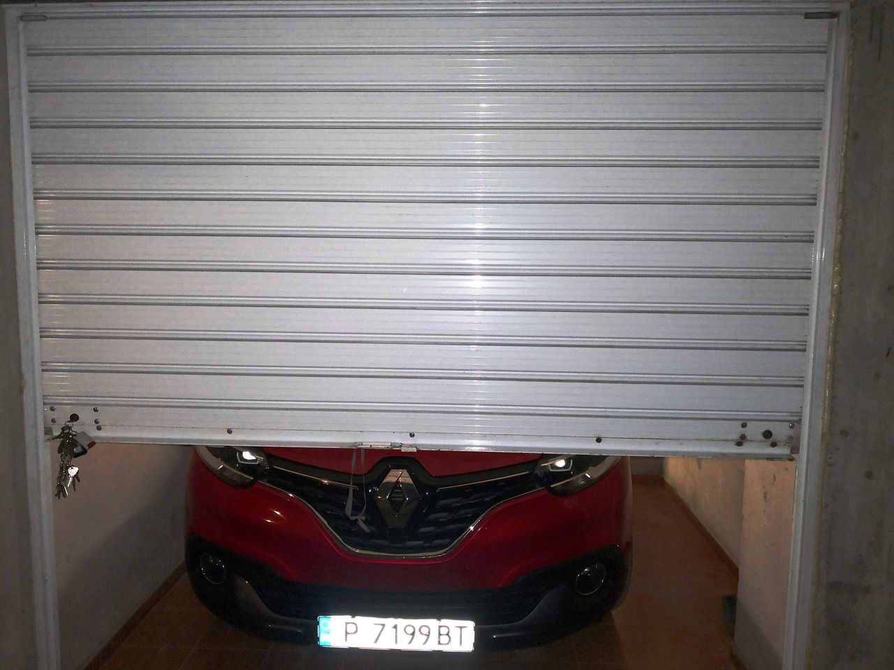 Дава се под наем Гараж / Паркомясто в Русе, Мальовица - 20 кв.м за 86.7 € - Снимка #2