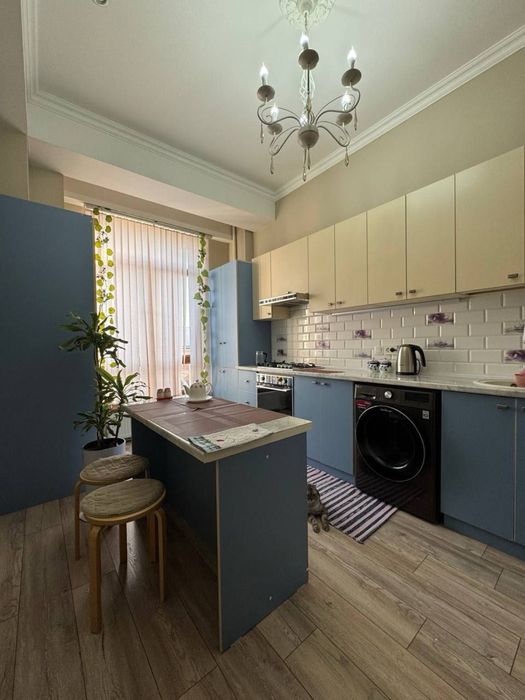 Метро шахристон сотилади срочно