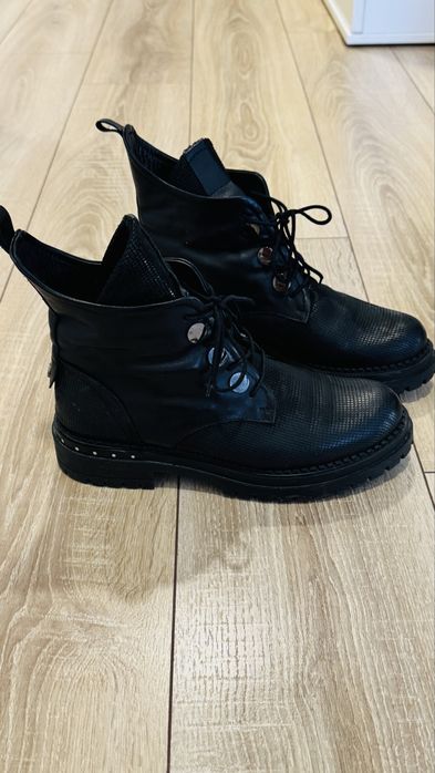 Ghete piele Benvenutti marime 40