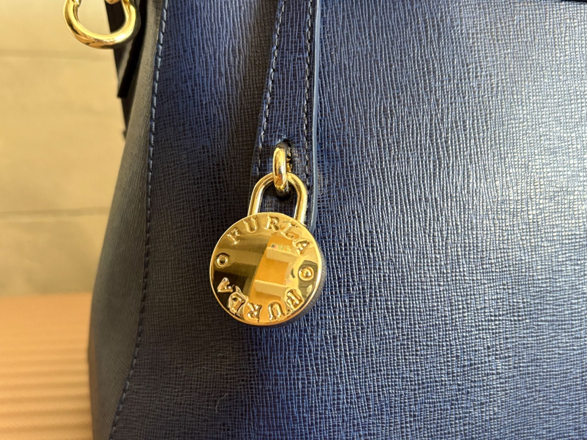 Furla естествена кожа