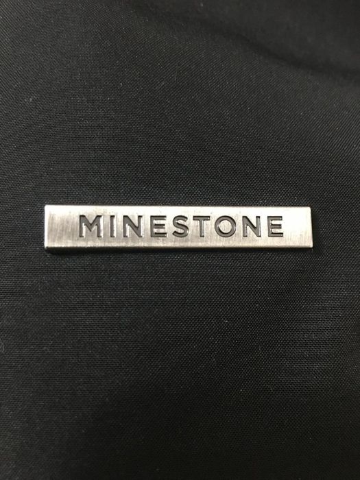 Продам теплую зимнюю куртку для юноши  "MINESTONE".