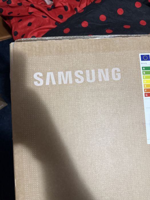 Vand televizor smart de 80 de cm nou nedesigilat