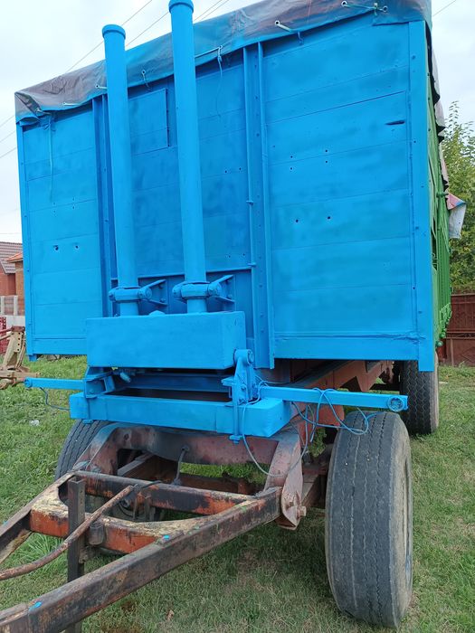 Vind remorca 16 tone basculabila pe spate