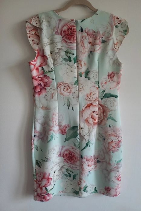 Rochie nouafara eticheta marimea M-L respectiv 42 made in Poland