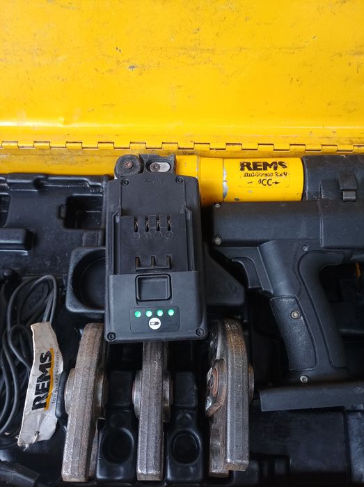 Presa sertizare REMS 22v