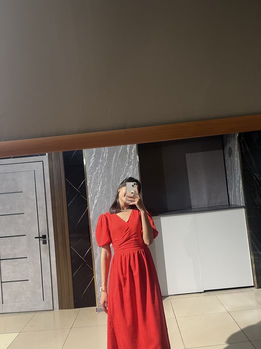 Платье красное в отличном состоянии