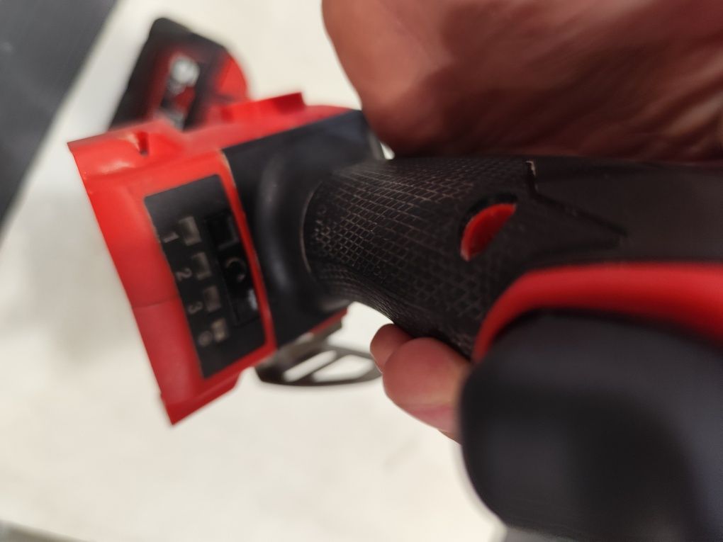 Безчетков акумулаторен гайковерт Милуоки Milwaukee M18 FIW2F12 + 5Ah