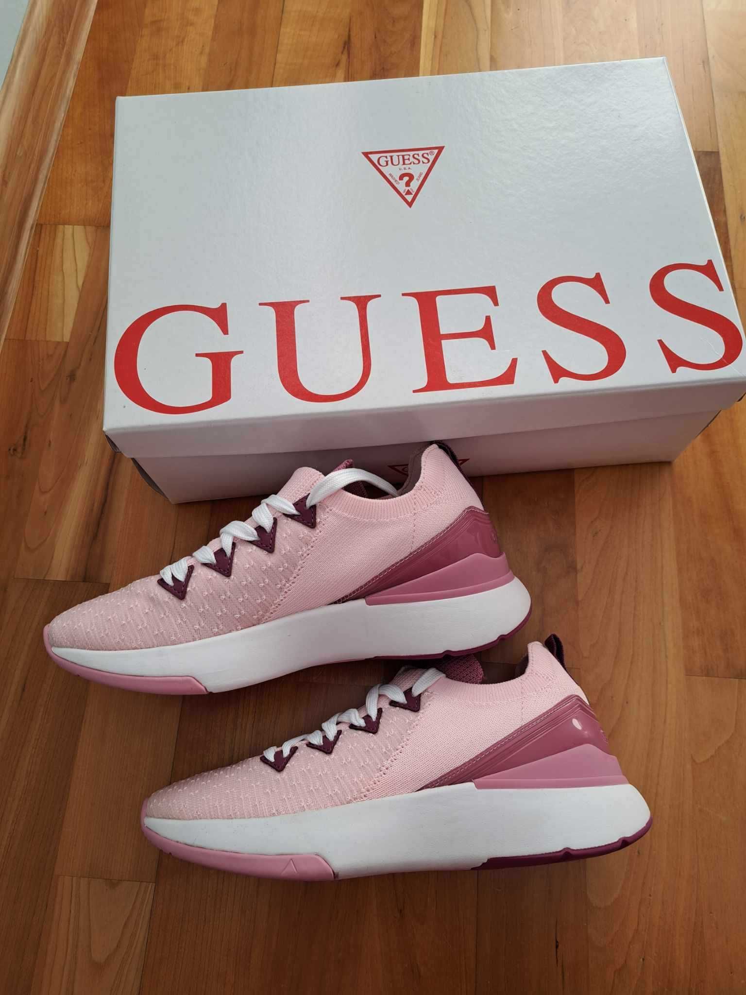 Нови спортни обукви, маратонки, сникърси Guess