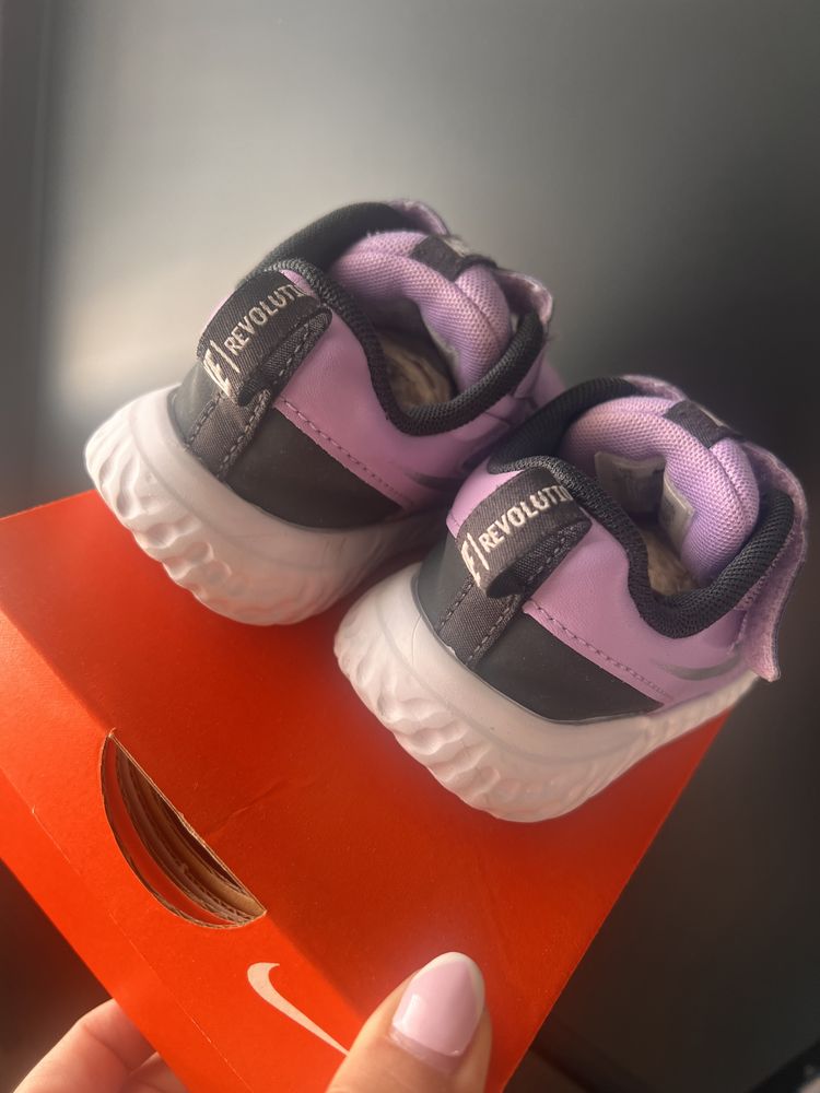 Nike Revolution 5 23.5