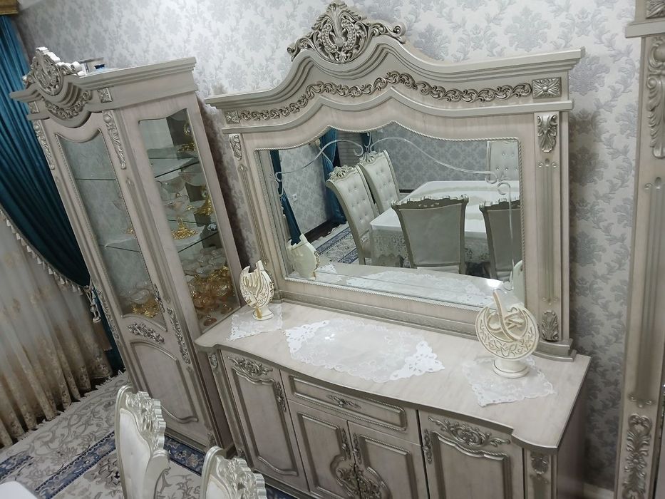 Два пенала шкафа и комод