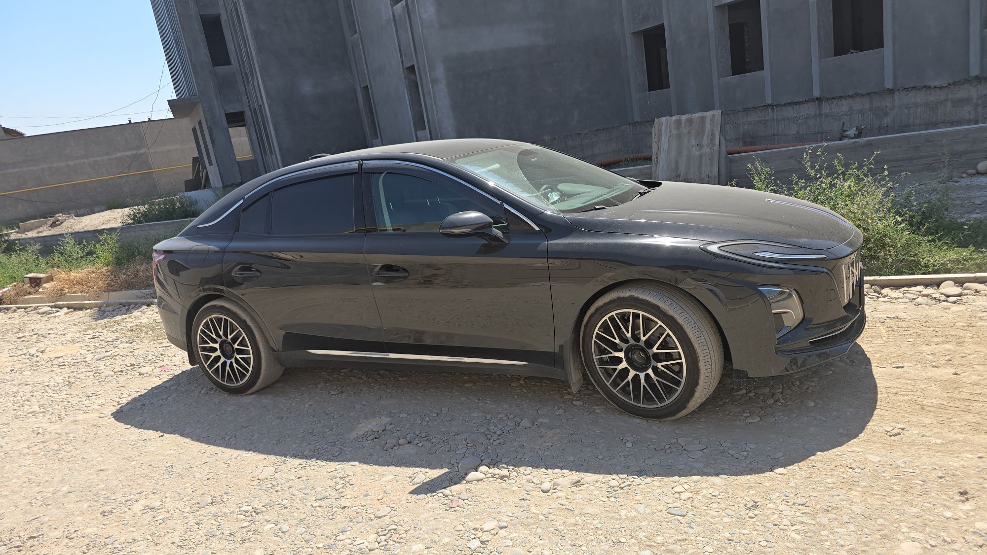 Hongqi EQM5 4880km yurgan