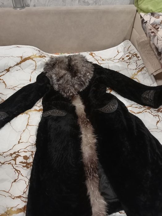 Отдам даром женскую шубу.