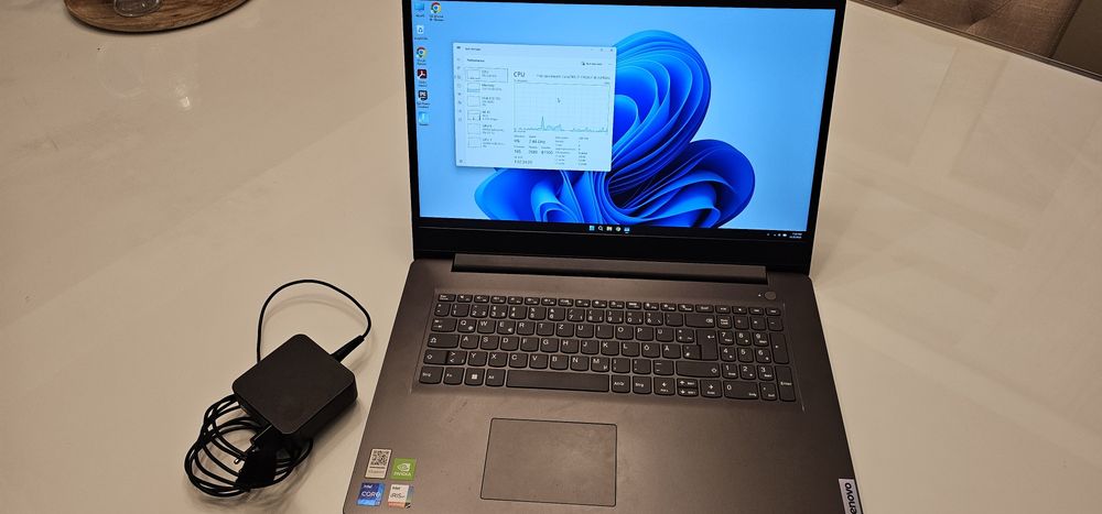 Lenovo IdeaPad 3 17ITL6 (Model 82NX)

Procesor: Intel Core i7-1165G7,