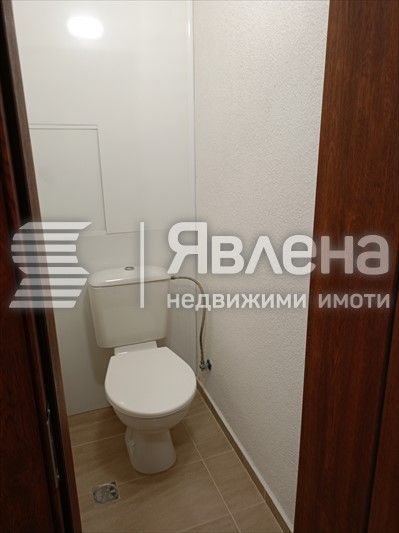 Тристаен имот до Украинското посолство