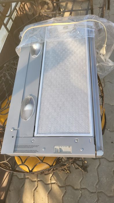 Hota extensibila, incorporabila Beko și dulapul aferent