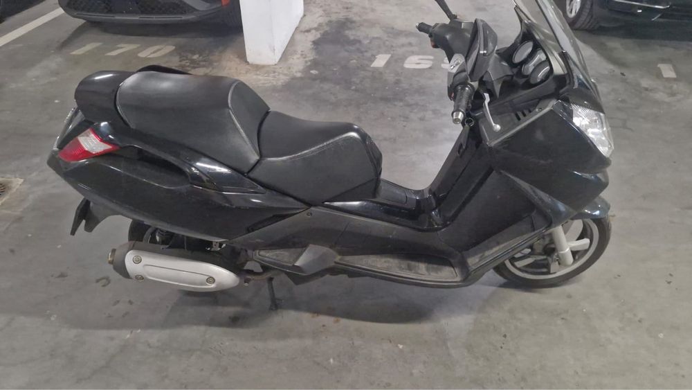 Se vinde un Peugeot Satelis 250cc din anul 2008