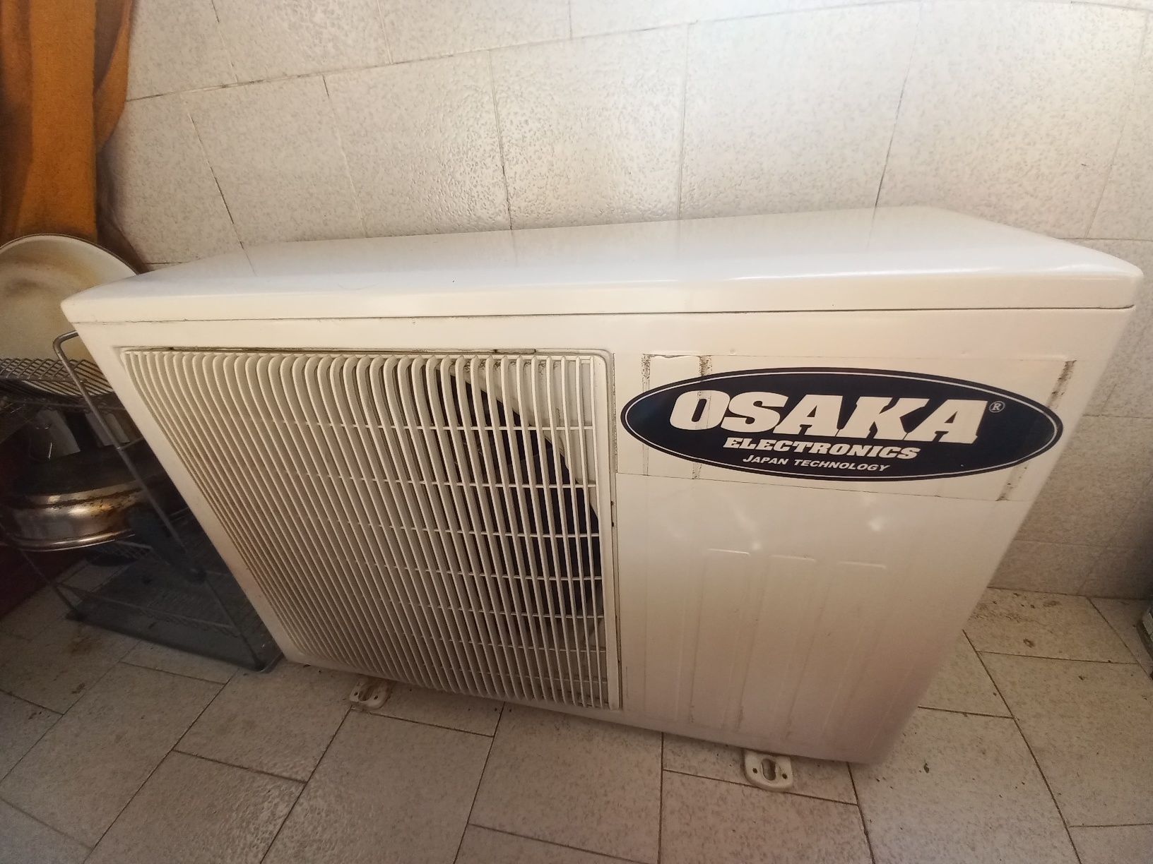 Продавам два климатика