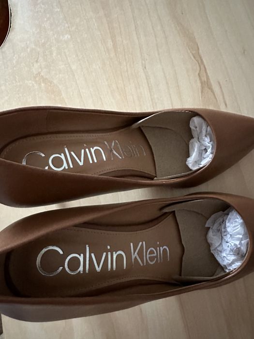 Pantofi maro cu toc Calvin Klein Mărimea 41