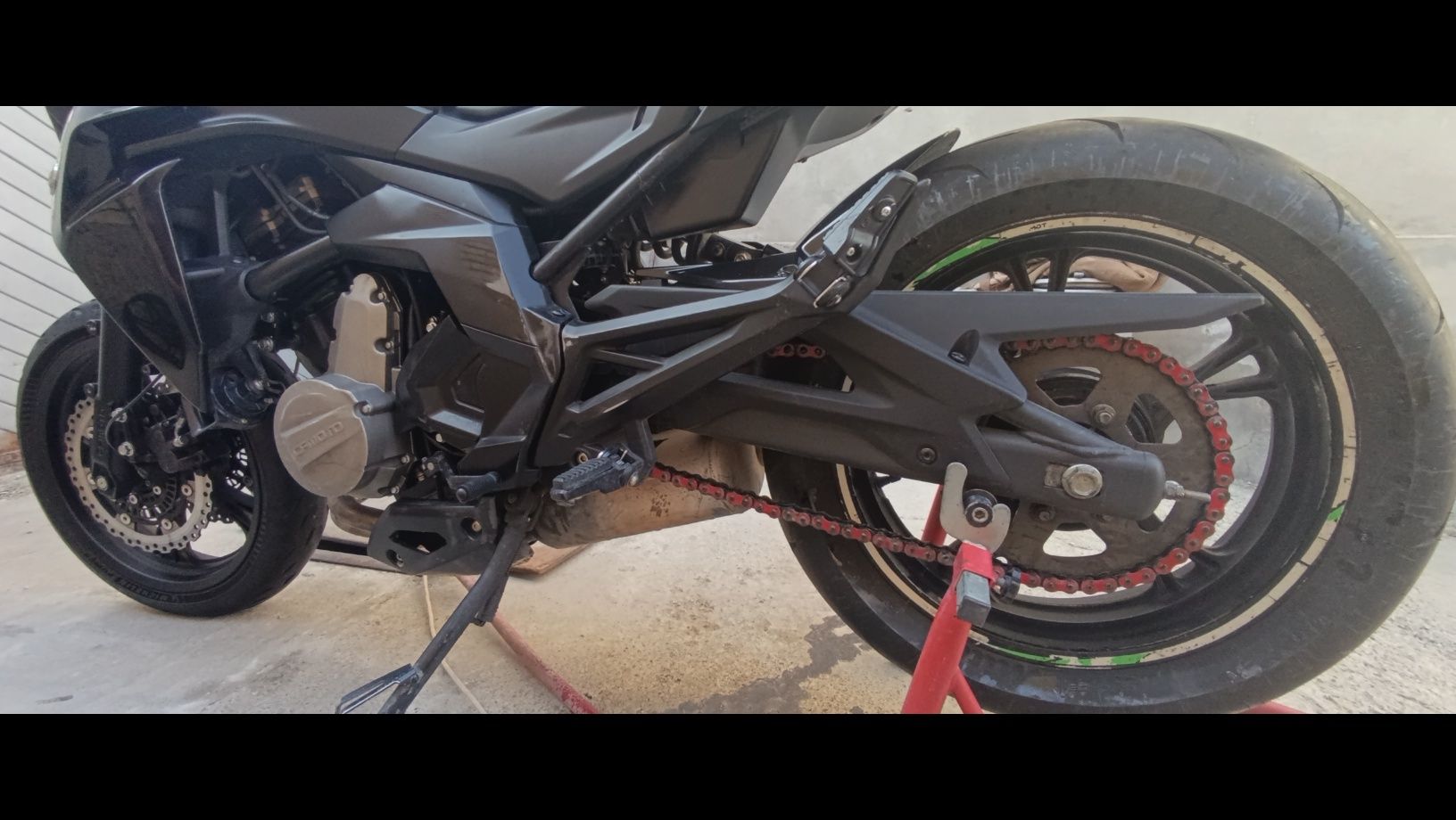 CFMOTO 650NK strit sport