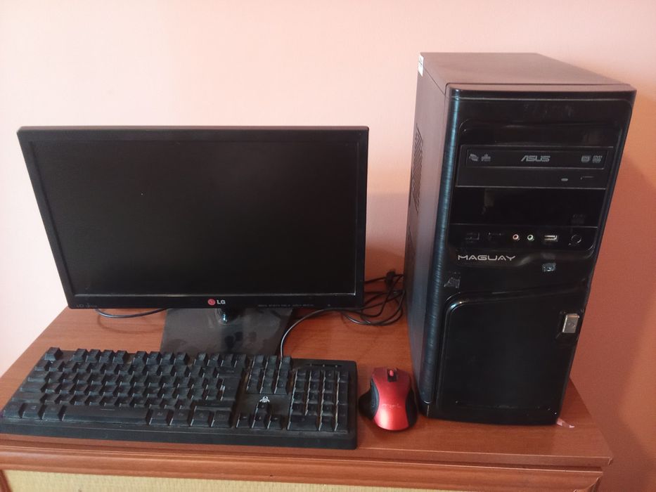 Vând calculator Asus