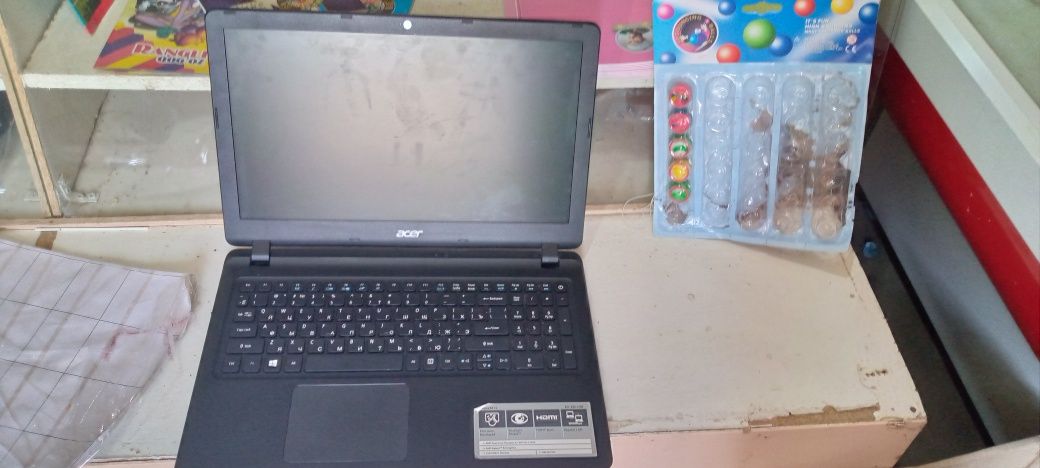 Acer  Aspire ES-15 yangiday ko'p ishlamagan!