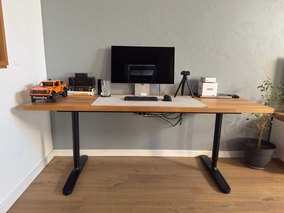 Офис Бюро от дървен фурнир и регулируема метална основа