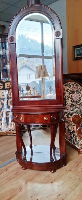 Конзола с огледало