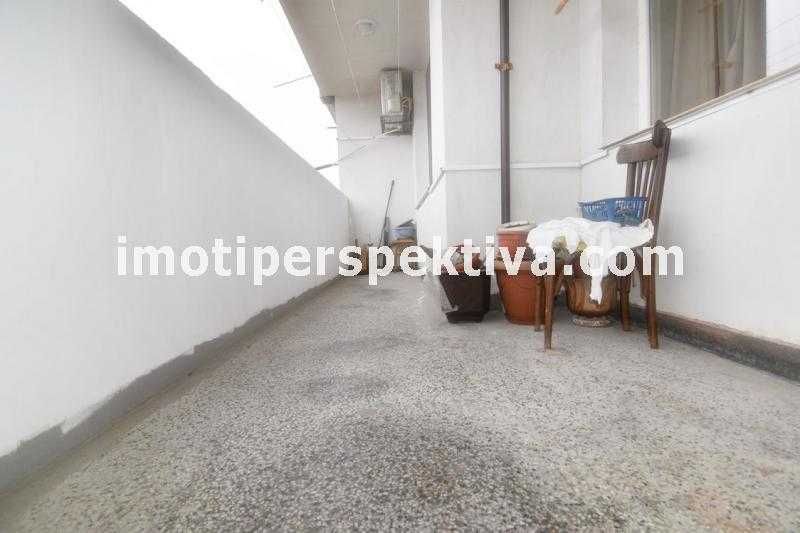 Продава се Тристаен апартамент в Пловдив, Кючук Париж - 100 кв.м за 1430 €/кв.м - Снимка #2