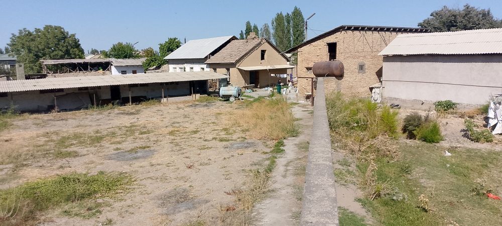 Uy sotiladi 25 sotix 10 sotix zaxvat