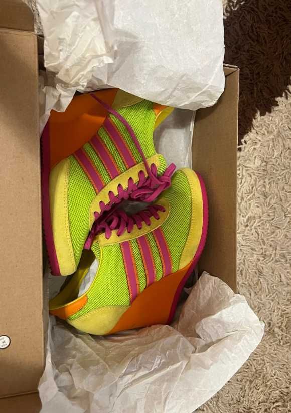 Pantofi din Piele Adidas Arrow Wedge Neocamo Jeremy Scott G96747, 38