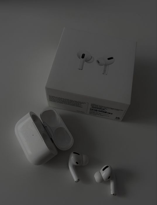 Vând Airpods Pro (Magsafe Charging Case)