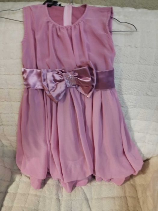 Продам платье на девочку 5-6 лет