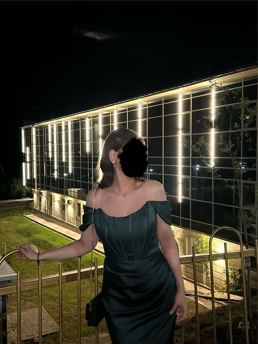 Женское вечернее платье