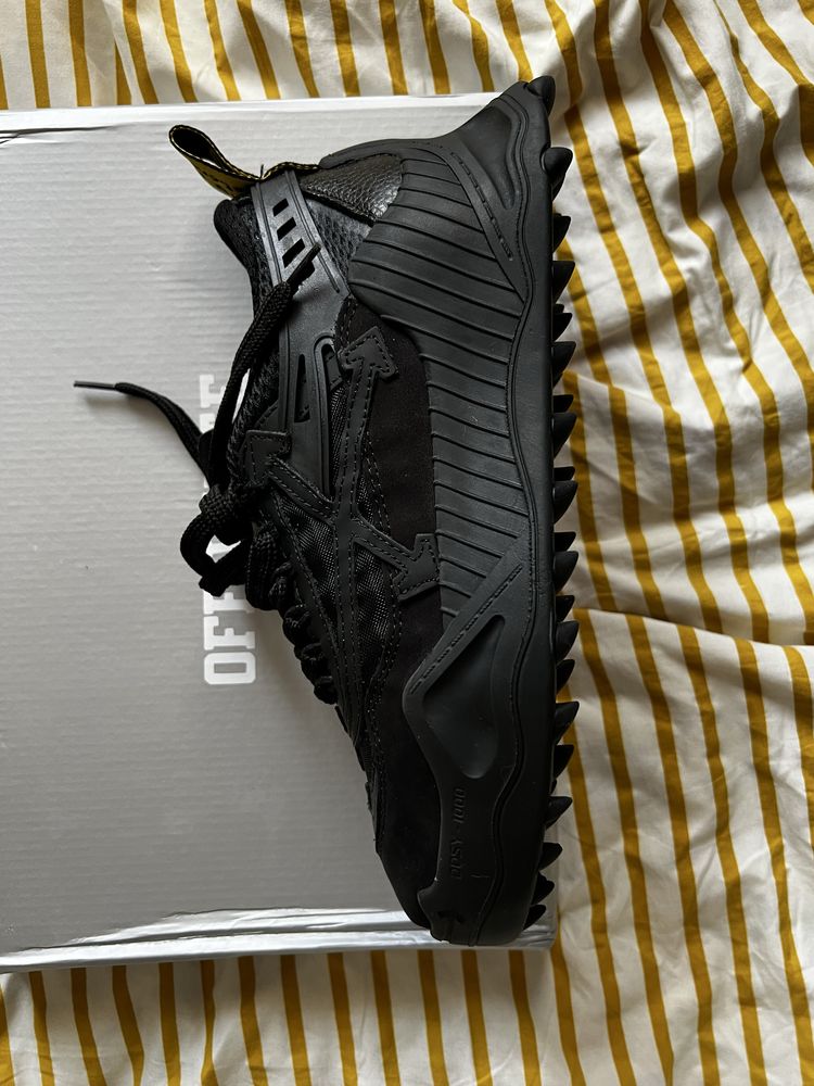 Off withe odsy black